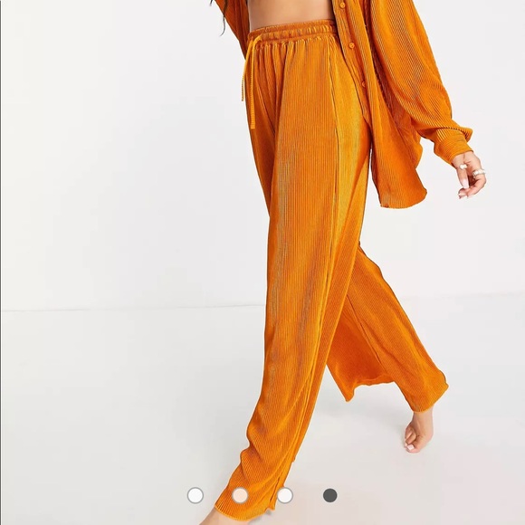 ASOS South Beach plisse beach trouser in high shine copper - Picture 5 of 5